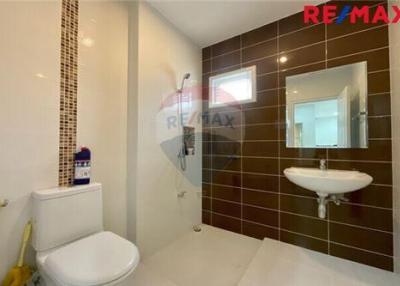 240 Sqm., 3 Beds Townhouse listed for ฿ 3,300,000.