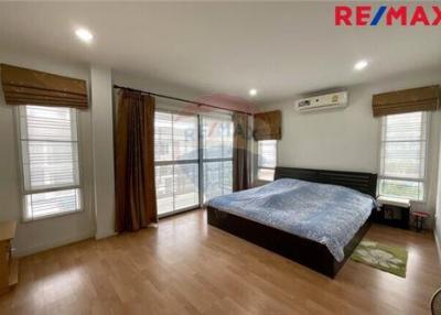 240 Sqm., 3 Beds Townhouse listed for ฿ 3,300,000.