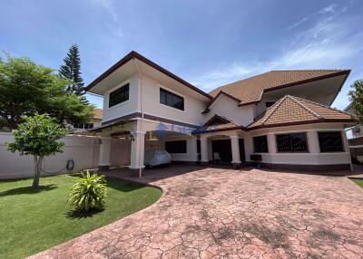 4 Bedrooms House in Lakeside Court East Pattaya H006975