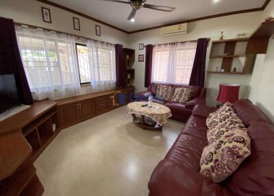 4 Bedrooms House in Lakeside Court East Pattaya H006975