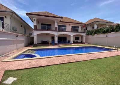 4 Bedrooms House in Lakeside Court East Pattaya H006975