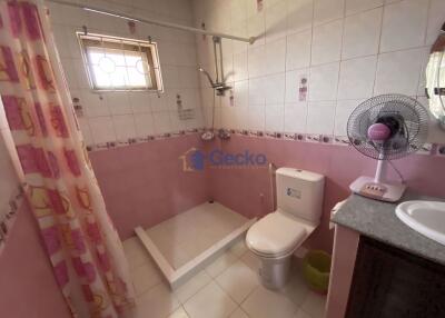 4 Bedrooms House in Lakeside Court East Pattaya H006975