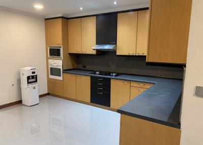 3 bed Condo in Kallista Mansion Khlong Toei Nuea Sub District C020641