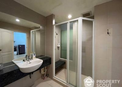 1-BR Condo at The Light House Sathorn–chareonnakorn near BTS Krung Thon Buri