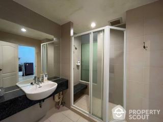 1-BR Condo at The Light House Sathorn–chareonnakorn near BTS Krung Thon Buri