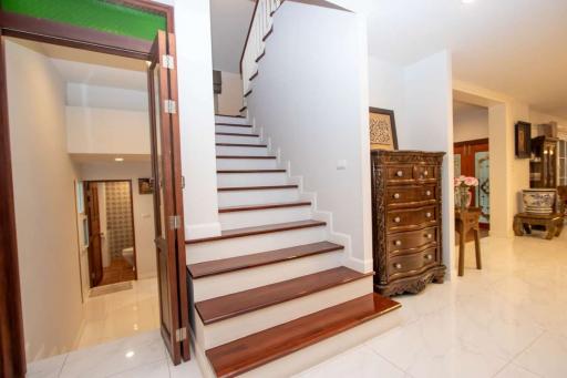 Exceptional 4-Bed, 6-Bath Residence for Rent : San Sai