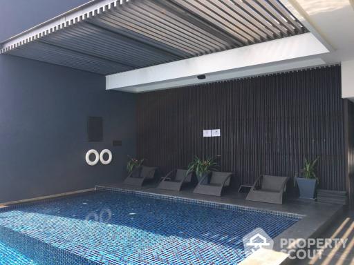 1-BR Condo at Life @ Sathorn 10 near BTS Chong Nonsi