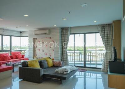 Condo at Lumpini Place Narathiwas - Chaophraya for rent