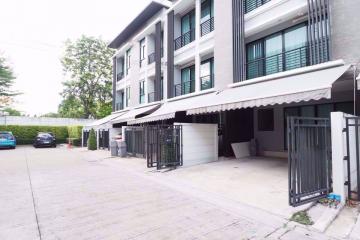 3 bed House in Baan Klang Muang Rama 9-Ramkhamhaeng Phlapphla Sub District H012270