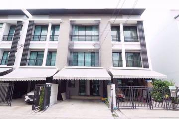 3 bed House in Baan Klang Muang Rama 9-Ramkhamhaeng Phlapphla Sub District H012270