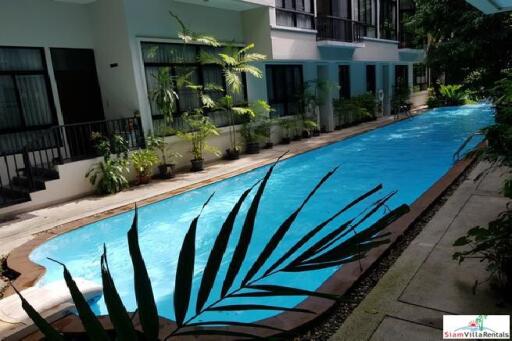 Veranda Ville Sukhumvit 38 - Private Four Bedroom Pet Friendly Duplex with Tropical Pool Views in Thong lor