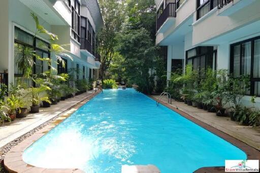 Veranda Ville Sukhumvit 38 - Private Four Bedroom Pet Friendly Duplex with Tropical Pool Views in Thong lor