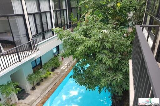 Veranda Ville Sukhumvit 38 - Private Four Bedroom Pet Friendly Duplex with Tropical Pool Views in Thong lor