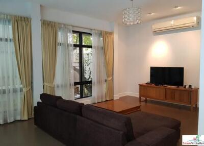 Veranda Ville Sukhumvit 38 - Private Four Bedroom Pet Friendly Duplex with Tropical Pool Views in Thong lor