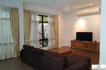 Veranda Ville Sukhumvit 38 - Private Four Bedroom Pet Friendly Duplex with Tropical Pool Views in Thong lor