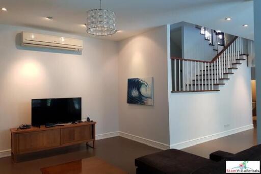 Veranda Ville Sukhumvit 38 - Private Four Bedroom Pet Friendly Duplex with Tropical Pool Views in Thong lor