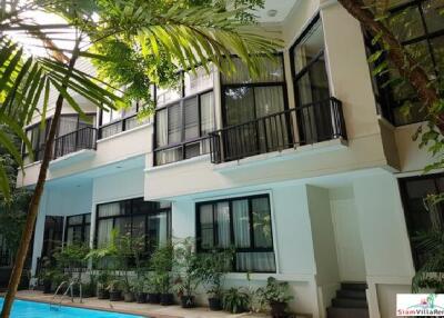 Veranda Ville Sukhumvit 38 - Private Four Bedroom Pet Friendly Duplex with Tropical Pool Views in Thong lor