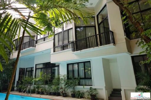 Veranda Ville Sukhumvit 38 - Private Four Bedroom Pet Friendly Duplex with Tropical Pool Views in Thong lor