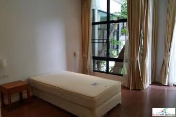 Veranda Ville Sukhumvit 38 - Private Four Bedroom Pet Friendly Duplex with Tropical Pool Views in Thong lor