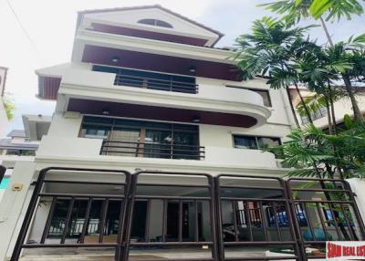Large Four Bedroom Four Storey Pet Friendly House for Rent with Small Garden in an Excellent Sukhumvit Phrom Phong Location