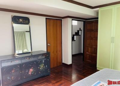 Large Four Bedroom Four Storey Pet Friendly House for Rent with Small Garden in an Excellent Sukhumvit Phrom Phong Location