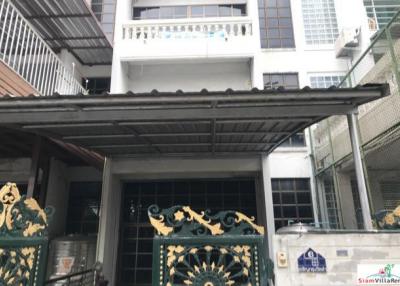 Charoen Krung Villa  Three Storey House for Rent in Saphan Taksin