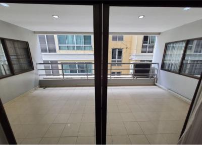 Room for rent 3+1 Bed with 378 SQM at Center of Sukhumvit 31, Prompong BTS