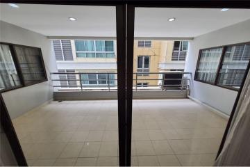 Room for rent 3+1 Bed with 378 SQM at Center of Sukhumvit 31, Prompong BTS