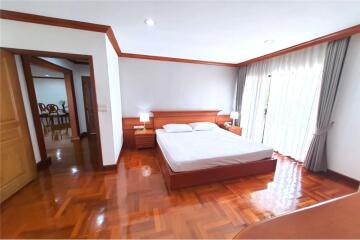 Room for rent 3+1 Bed with 378 SQM at Center of Sukhumvit 31, Prompong BTS