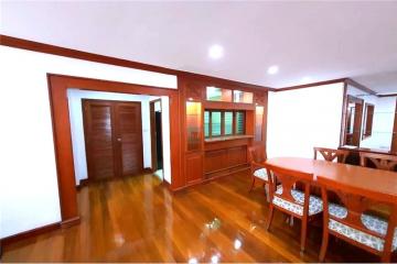 Room for rent 3+1 Bed with 378 SQM at Center of Sukhumvit 31, Prompong BTS