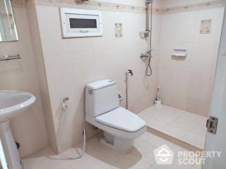 2-BR Condo at Ploenchit Condominium near BTS Phloen Chit