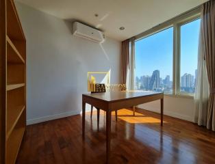 Spacious 3 Bedroom Apartment in Heart of Phrom Phong