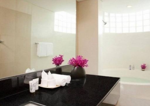 Spacious 4 Bedroom Apartment in Low Rise Ekkamai Development