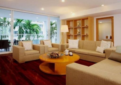 Spacious 4 Bedroom Apartment in Low Rise Ekkamai Development