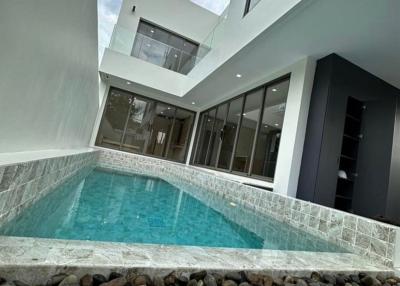 Private Pool Villa for Sale !!