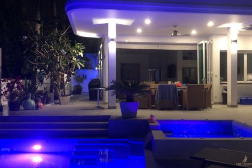 Modern Luxurious Villa located in Chalong for sale!!