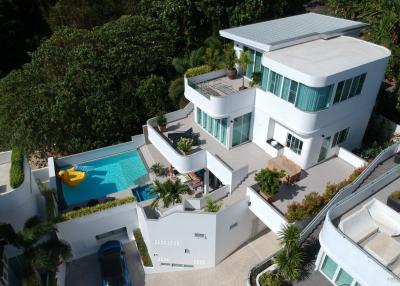 Modern Luxurious Villa located in Chalong for sale!!