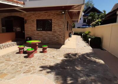 Beautiful House for rent with Swimming pool and Spacious Garden