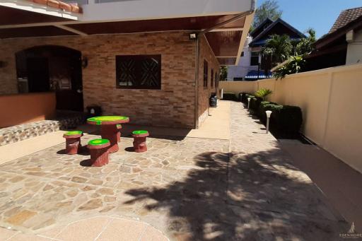Beautiful House for rent with Swimming pool and Spacious Garden