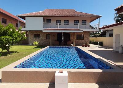 Beautiful House for rent with Swimming pool and Spacious Garden