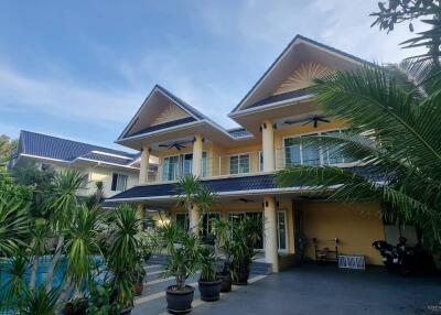 Grand Pool Villa available for rent in Rawai