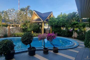 Grand Pool Villa available for rent in Rawai