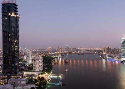 High-end Condominium overlooking Chao Phraya
