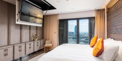 High-end Condominium overlooking Chao Phraya