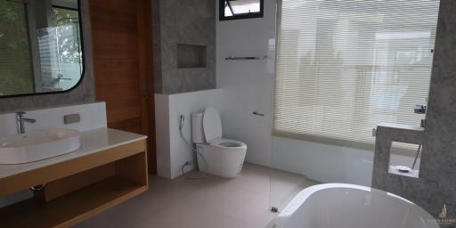 3 ห้องนอน, 3 ห้องน้ำ บ้าน ราคา ฿ 250,000/เดือน