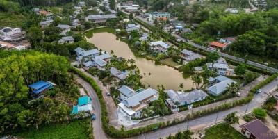 Grand Lakeside House in Nai Thon