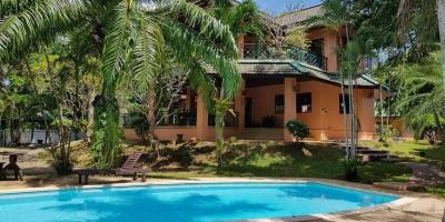 Spacious Private Pool Villa in Chalong