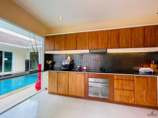 Modern 4-bedrooms pool villa at Chalong for Sale and Rent