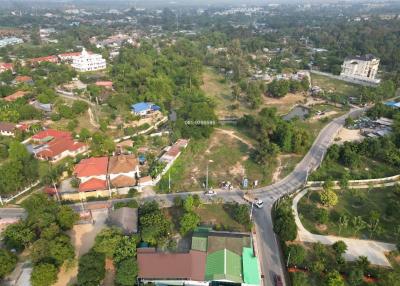 Aerial view of a residential area with clear proximity to main roads and abundant greenery