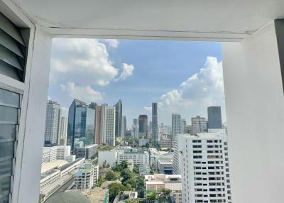 Large Apartment Nana Sukhumvit 11